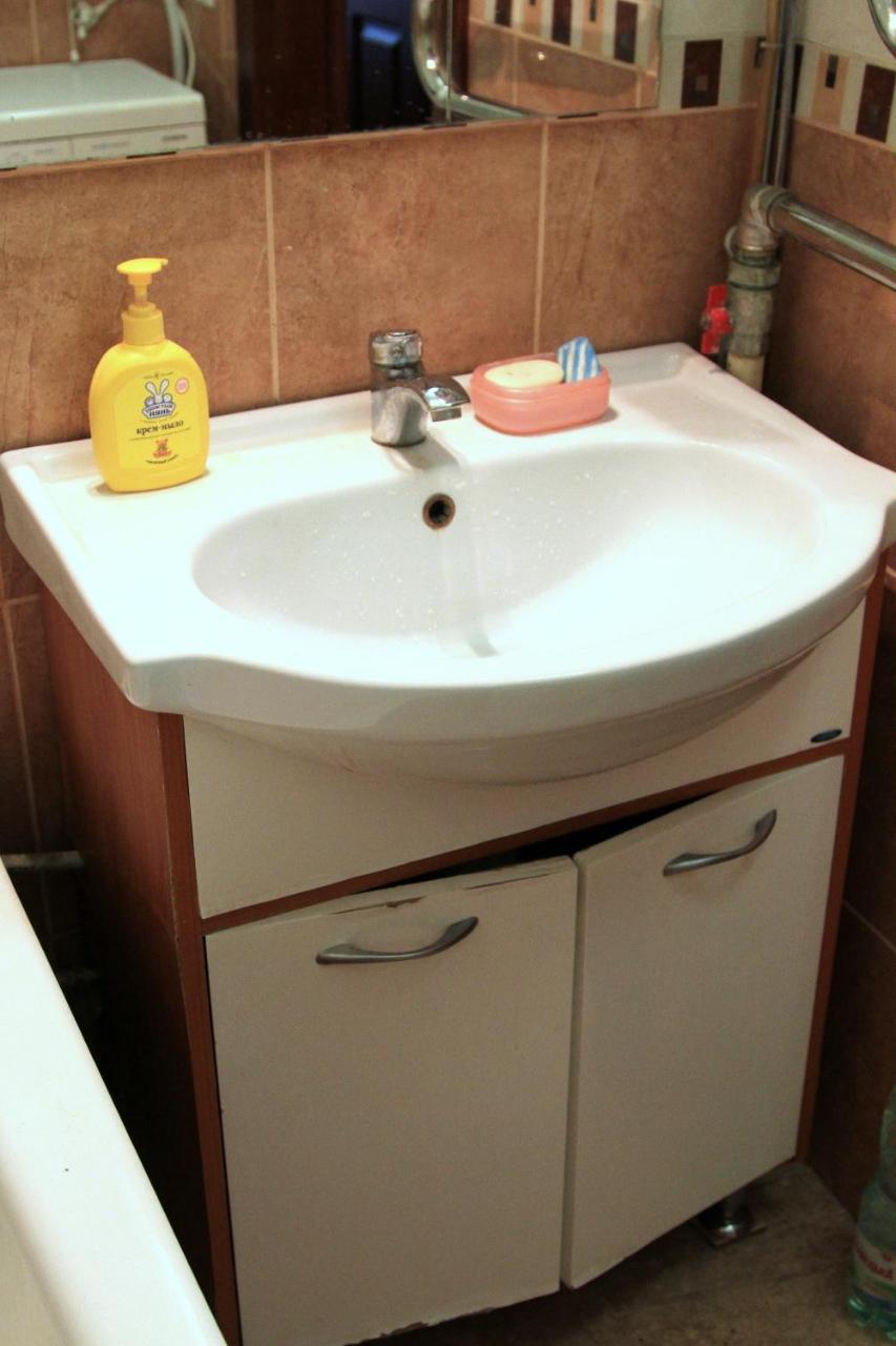 Apartment Near Metro Akademgorodok キエフ エクステリア 写真